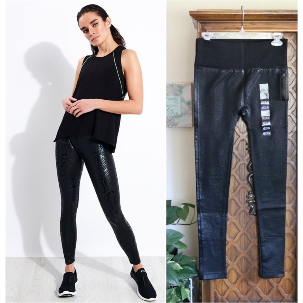 SIGNATURE STUDIO Metallic Snake Skin Fleece Leggings NWT! Black, Size M